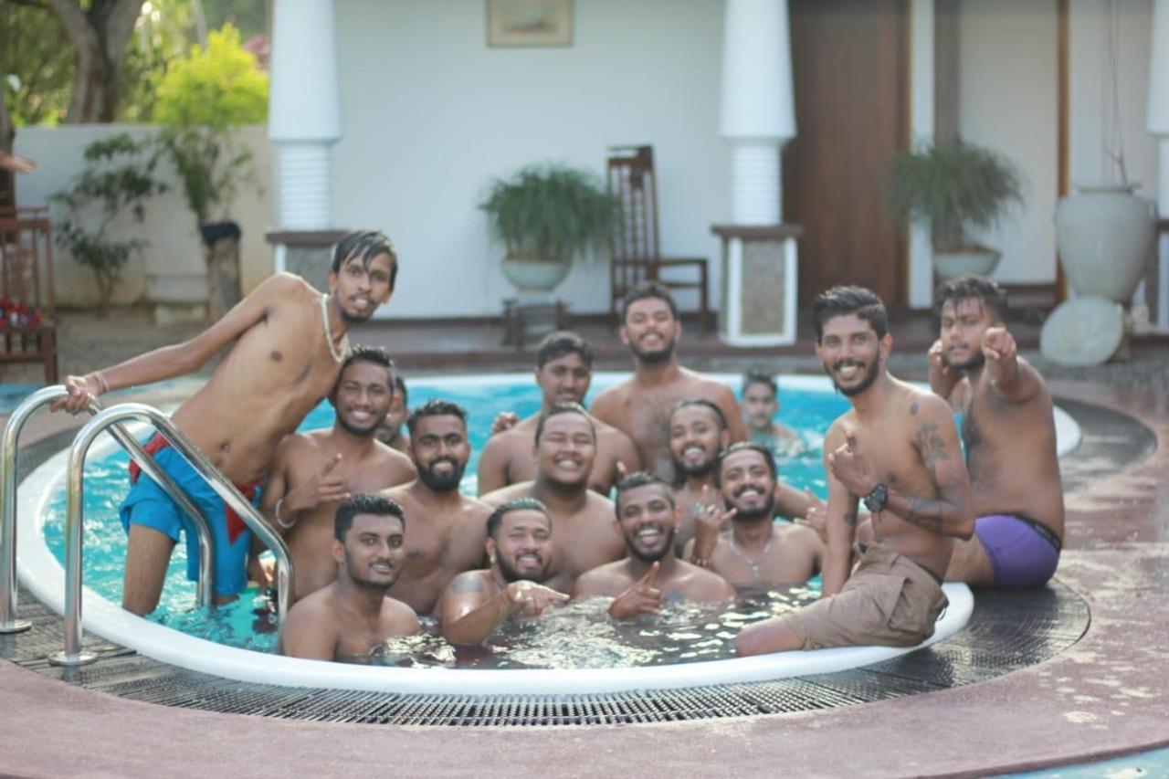 Olideb Gedara Hotel Negombo Bagian luar foto