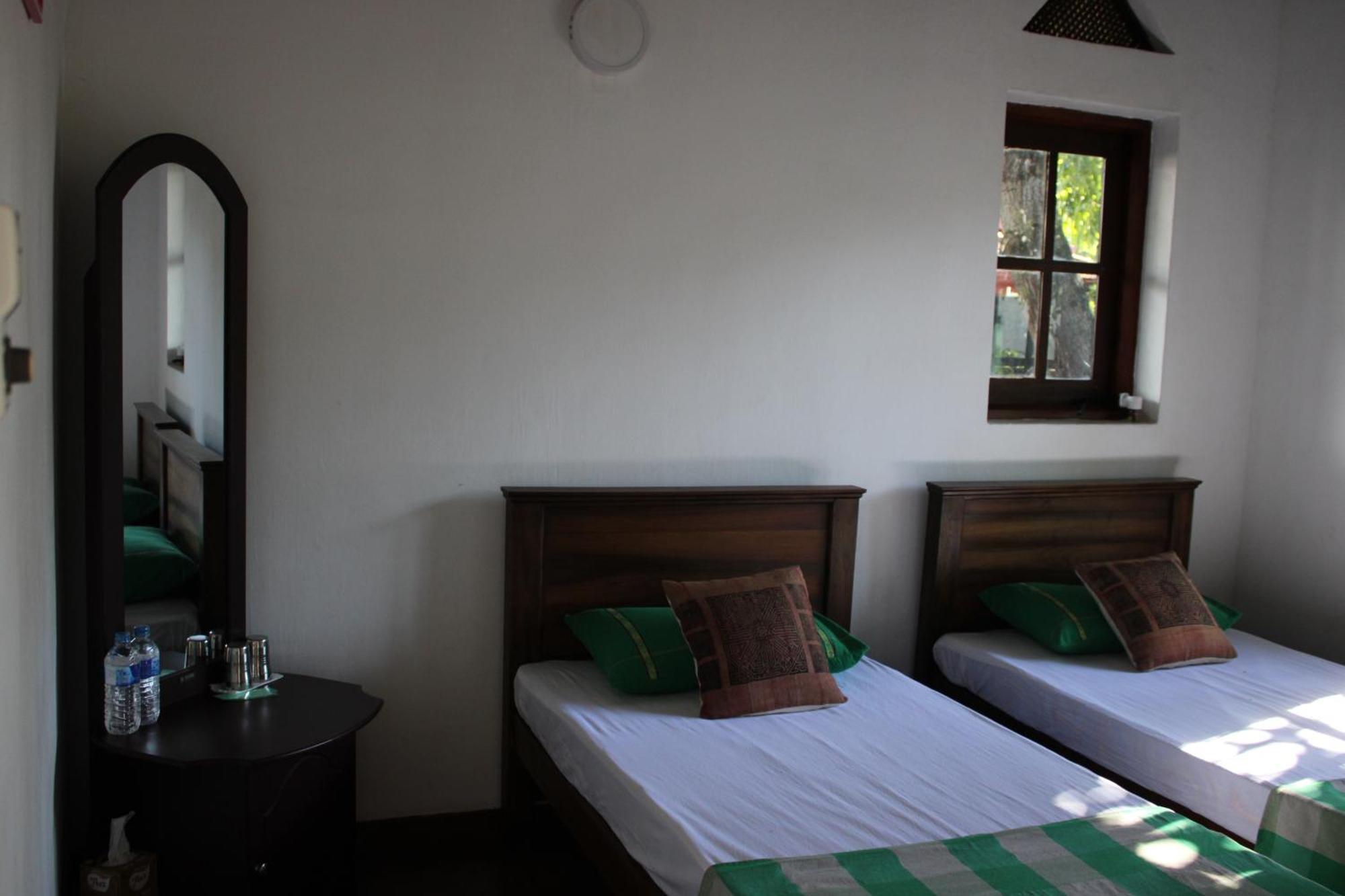 Olideb Gedara Hotel Negombo Bagian luar foto