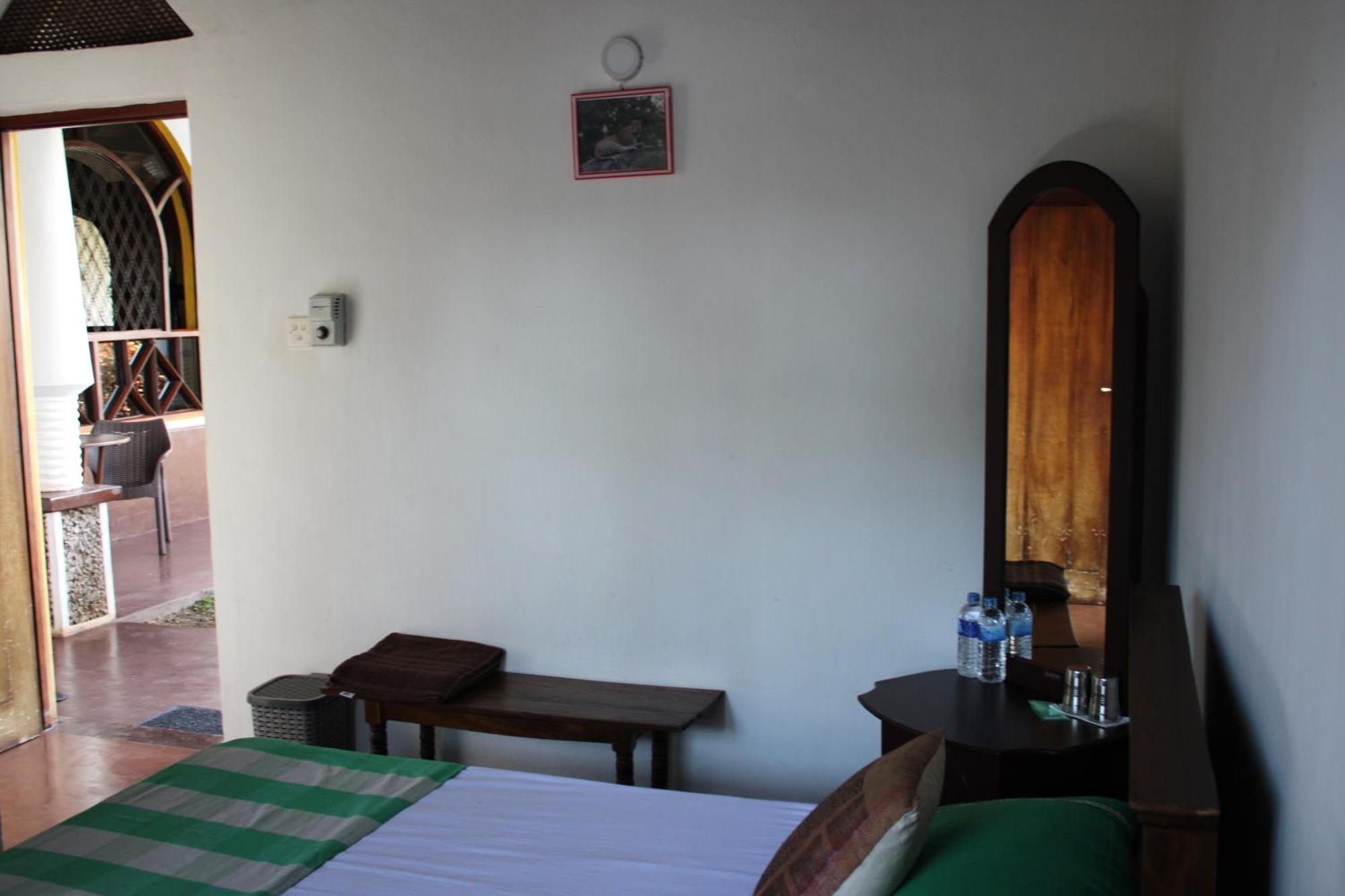 Olideb Gedara Hotel Negombo Bagian luar foto