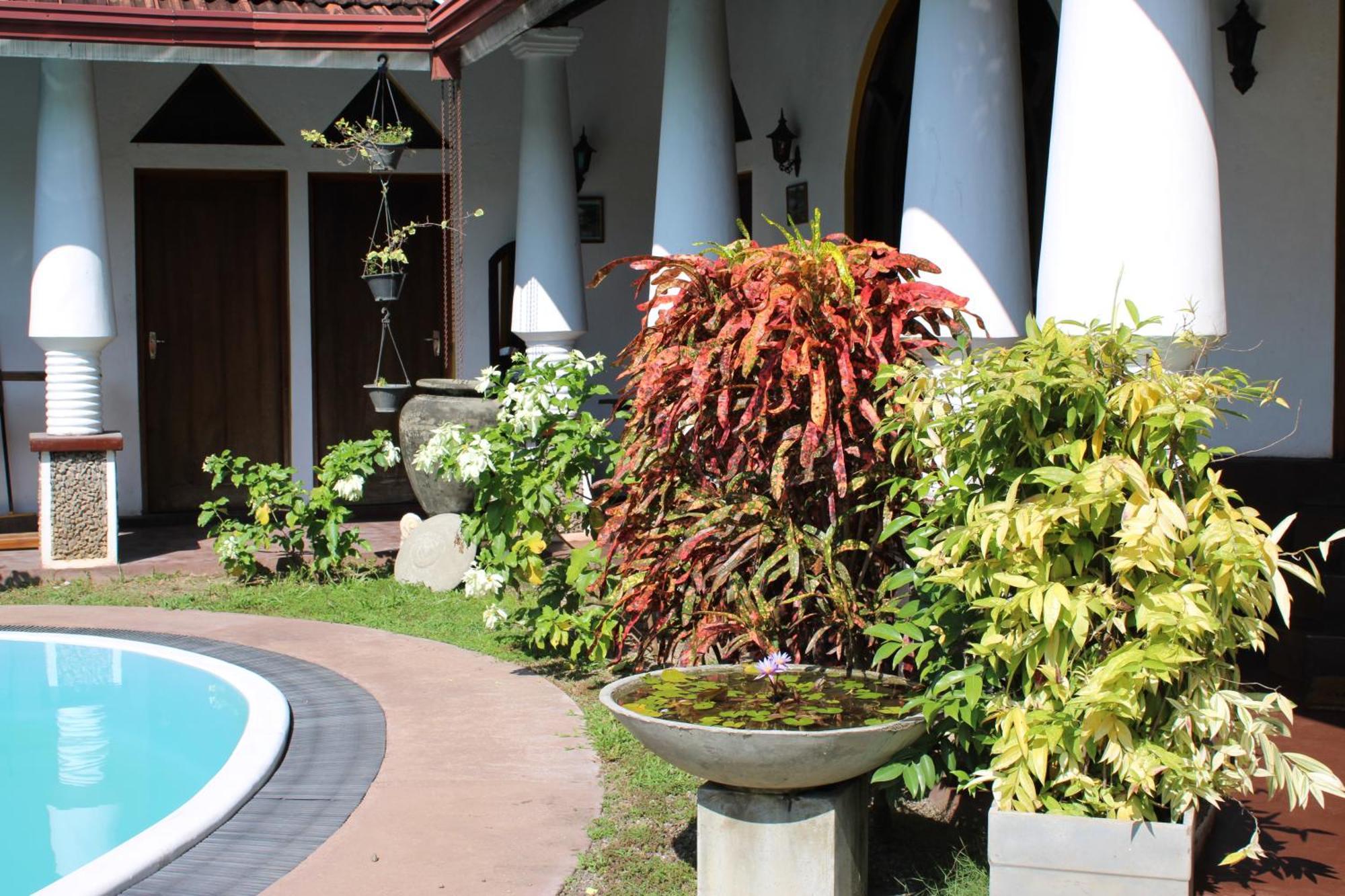 Olideb Gedara Hotel Negombo Bagian luar foto