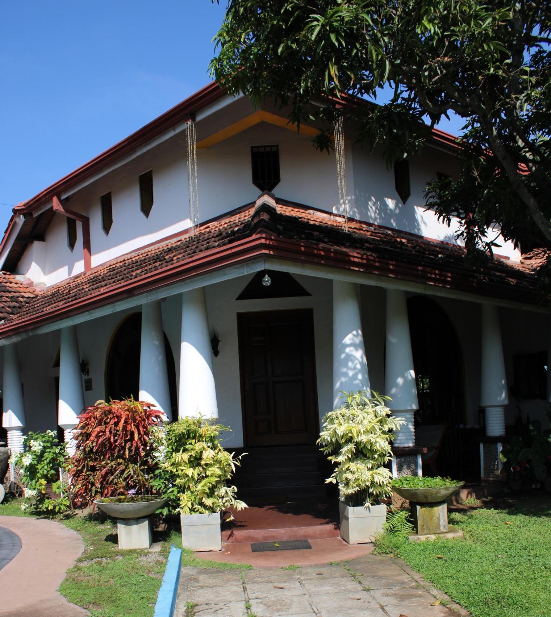 Olideb Gedara Hotel Negombo Bagian luar foto